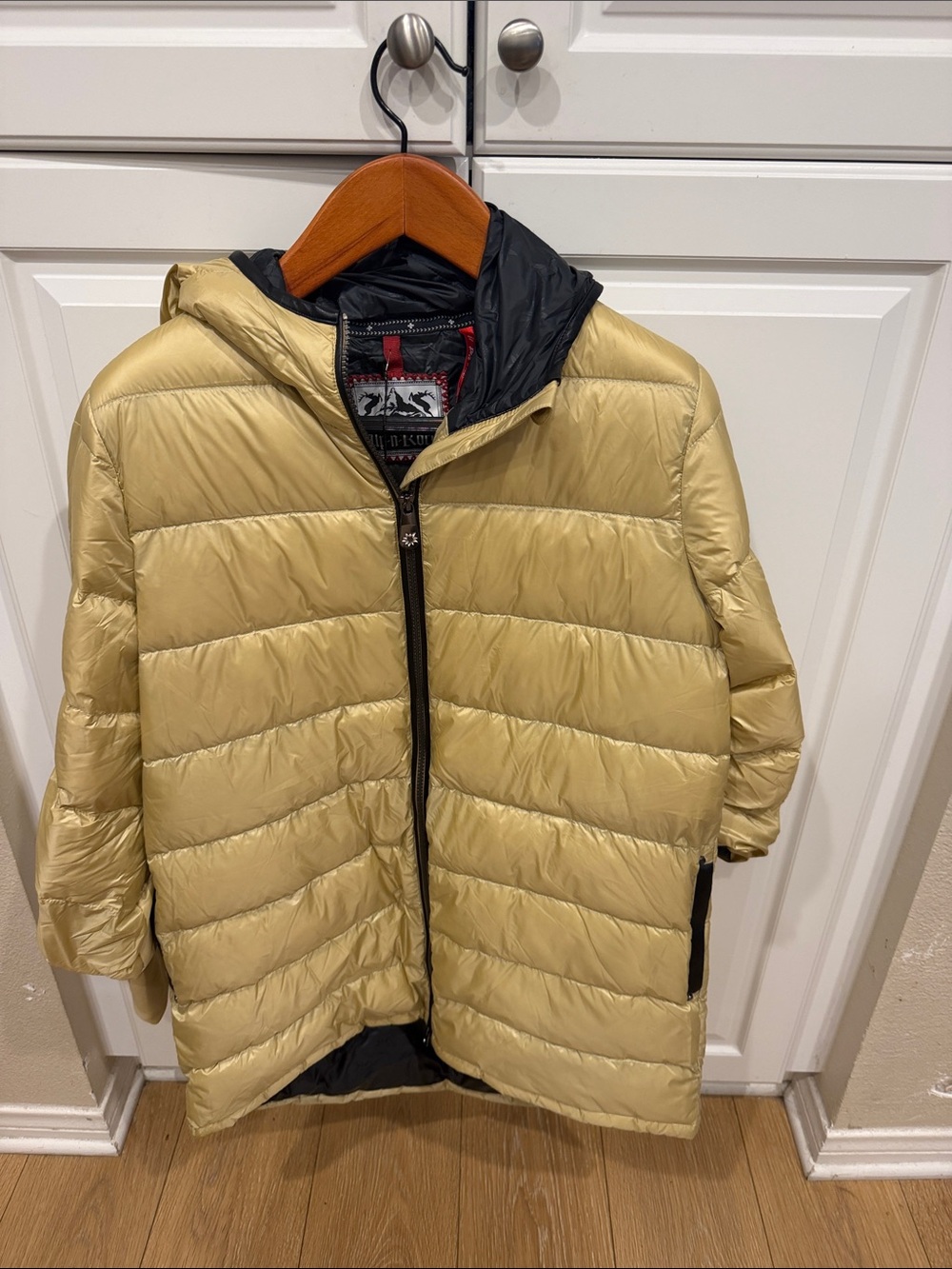Lightweight Women’s Hooded Puffer Jacket - Beige